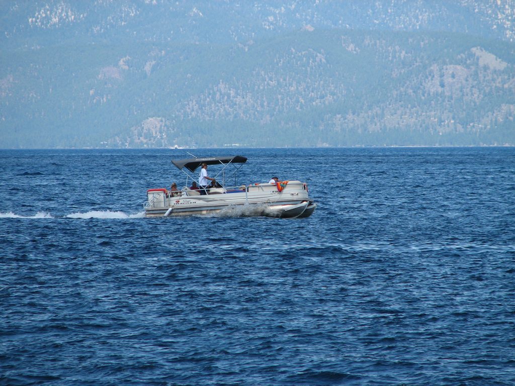 Top Tips for Choosing the Perfect Lake Tahoe Boat Rental Experience