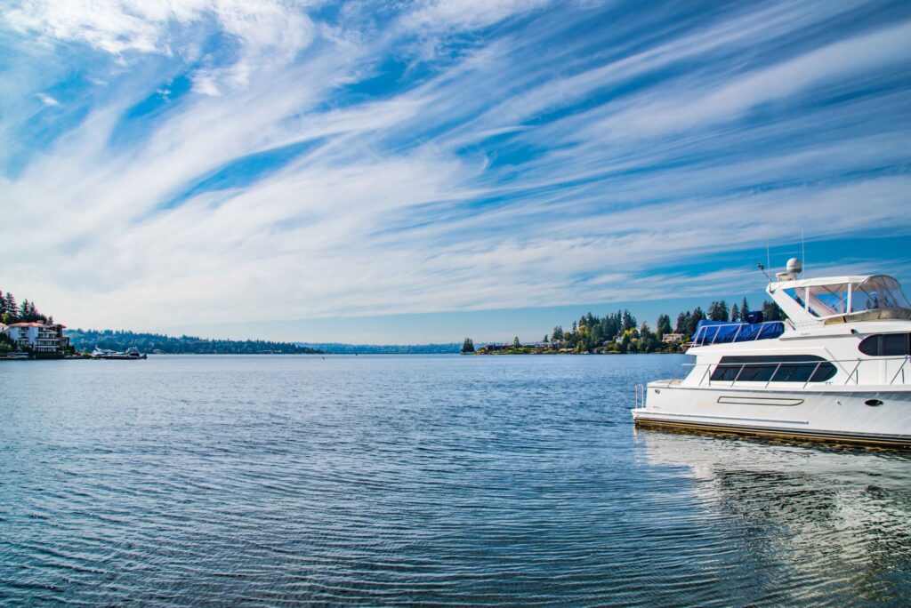 Best Times of Year for Boat Rentals in Lake Tahoe A Seasonal Guide